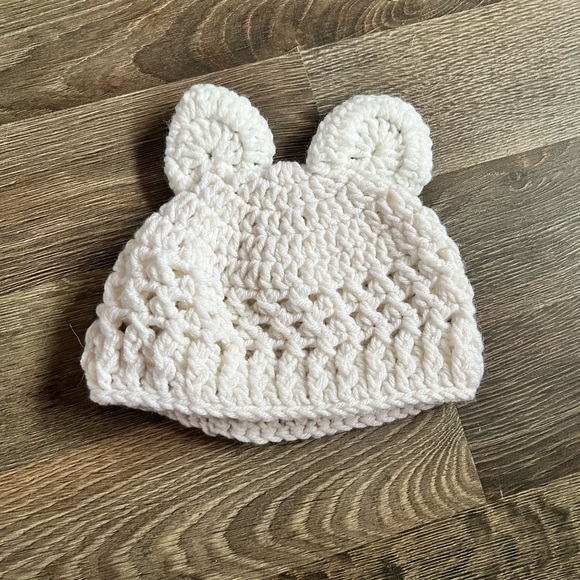 White bear hat - Picture 2 of 2